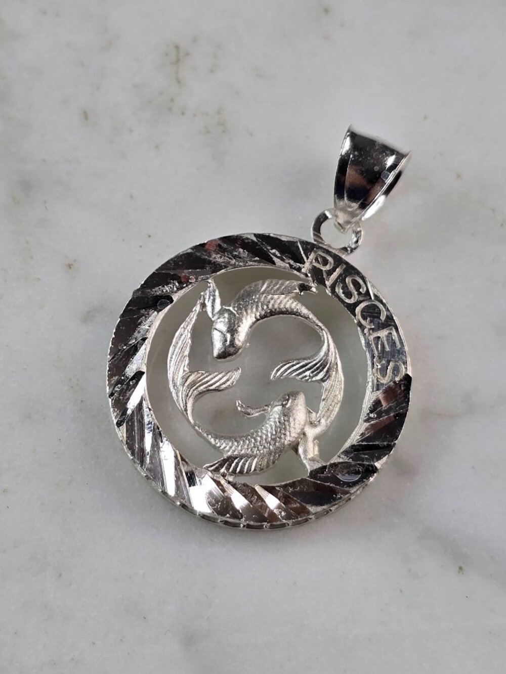 Womens Vintage Estate Sterling Silver Zodiac Pisces Pendant 4.1g E2389